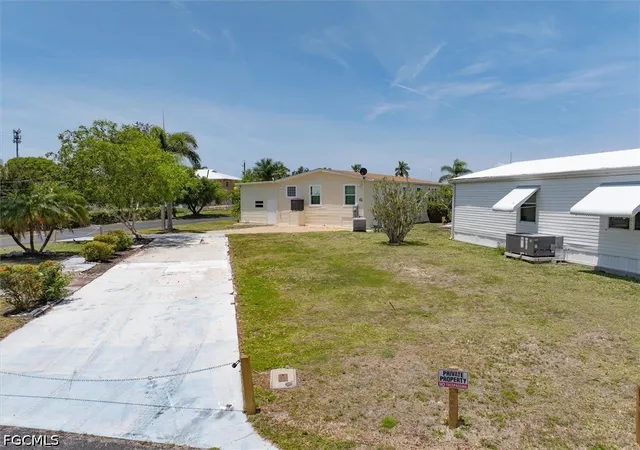 Photo 4 of Land for sale at 130 Dawn St, Fort Myers, FL 33908 | MLS# 2026021218 | Listing updated on 2026-08-31