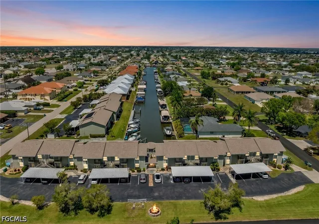 3rd image of 4708 Sw 8Th Pl, Cape Coral, FL 33914