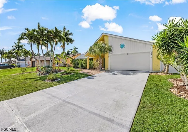 3rd image of 920 Se 33Rd St, Cape Coral, FL 33904 | MLS# 2026021308