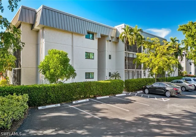 2nd image of 788 Park Shore Dr, Naples, FL 34103