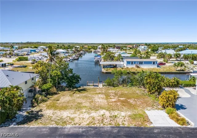 2nd image of 2936 Buttonwood Key Ct, Saint James City, FL 33956 | MLS# 2026021416