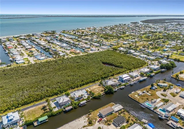 5th image of 2936 Buttonwood Key Ct, Saint James City, FL 33956 | MLS# 2026021416