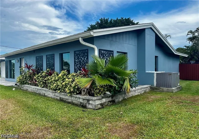 3rd image of 1763 Inlet Dr, North Fort Myers, FL 33903 | MLS# 2026021451