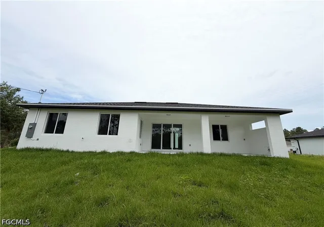 Photo 4 of Single family home for sale at 1013 Lincoln Ave, Lehigh Acres, FL 33972 | MLS# 2026021457 | Listing updated on 2026-05-11