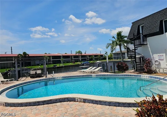 4th image of 4722 Se 1St Pl, Cape Coral, FL 33904