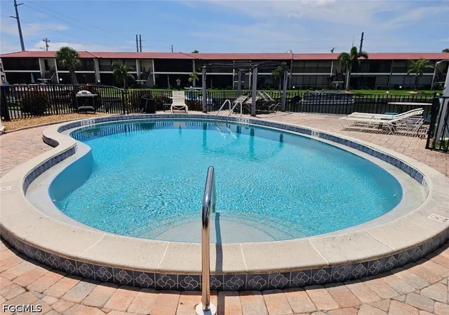 5th image of 4722 Se 1St Pl, Cape Coral, FL 33904