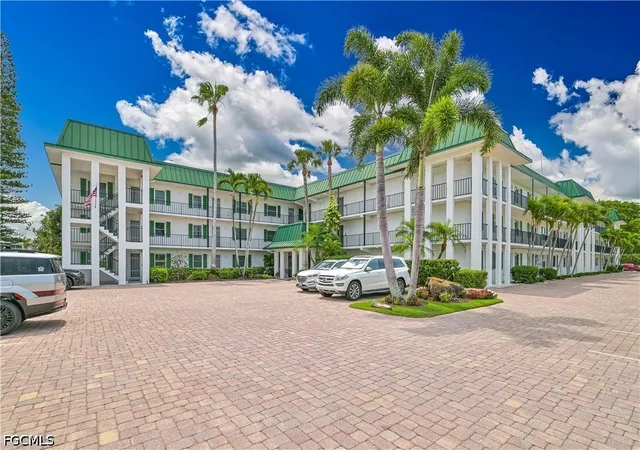 2nd image of 3030 Binnacle Dr #307, Naples, FL 34103 | MLS# 2026021612