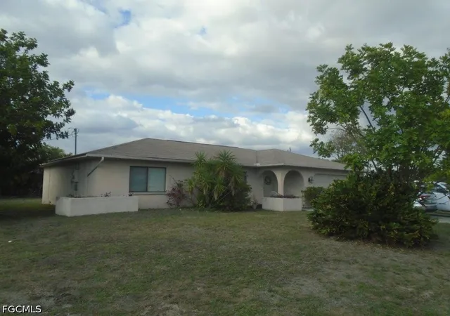 Photo 2 of Single family home for sale at 129 Sw Trafalgar Pkwy, Cape Coral, FL 33991 | MLS# 2026021658 | Listing updated on 2026-07-13