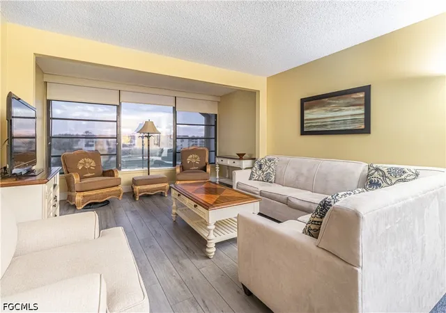 4th image of 1747 Pebble Bch Dr, Fort Myers, FL 33907
