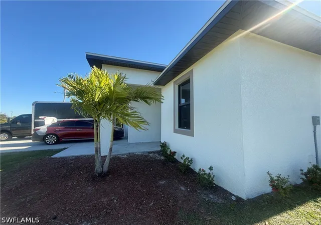 2nd image of 136-138 Pullman St, Lehigh Acres, FL 33974