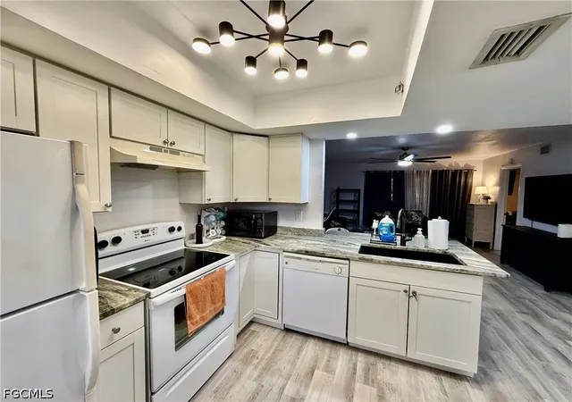 Listing Photo 4 - Condo for sale in building located at 2133 Golfside Vlg Dr, Lehigh Acres, FL 33936