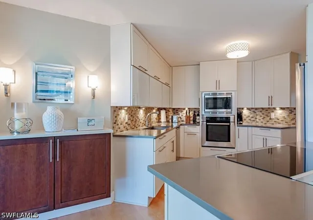 Photo 3 of Condo for sale at 4551 Gulf Shore Blvd N #606, Naples, FL 34103 | MLS# 226019245 | Listing updated on 2026-06-16