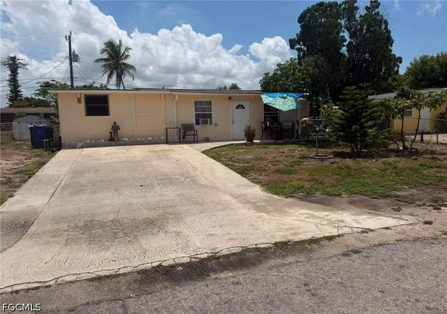 Photo 1 of Sale Pending at 2204 Coronet St, Fort Myers, FL 33907 | MLS# 2026021980 | Listing updated on 2026-07-15