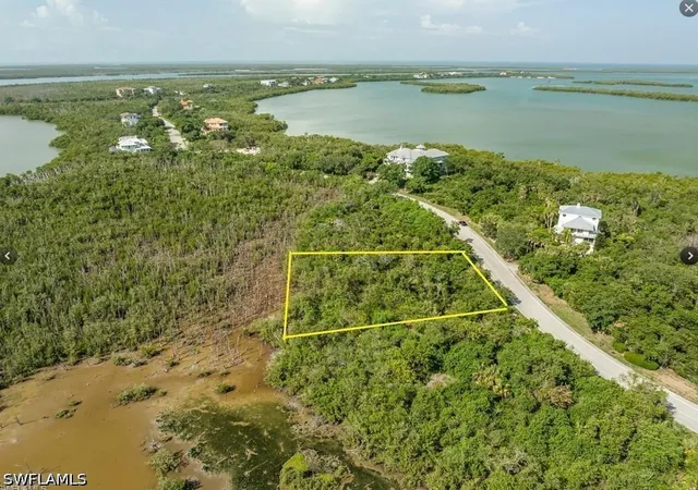 5th image of 822 Whiskey Creek Dr, Marco Island, FL 34145 | MLS# 226019605