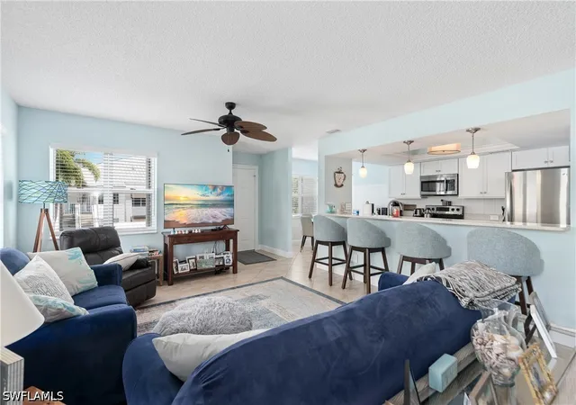 Listing Photo 4 - Condo for sale in building located at 511 Clb Side Dr, Naples, FL 34110 - Unit #1-511