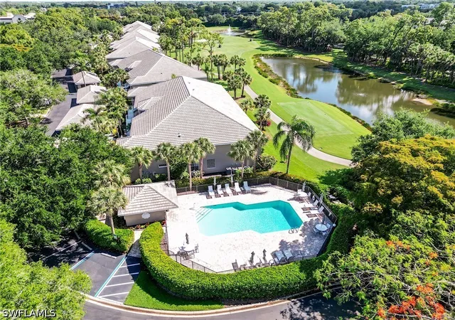 Listing Photo 4 - Condo for sale in building located at 1940 Willow Bend Cir, Naples, FL 34109 - Unit #202