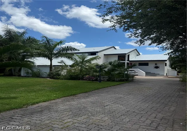 Photo 2 of Single family home for sale at 15793 San Antonio Ct, Fort Myers, FL 33908 | MLS# 2026022294 | Listing updated on 2026-05-19