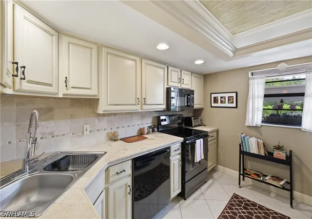 Listing Photo 5 - Condo for sale in building located at 9395 Pennsylvania Ave, Bonita Springs, FL 34135 - Unit #6