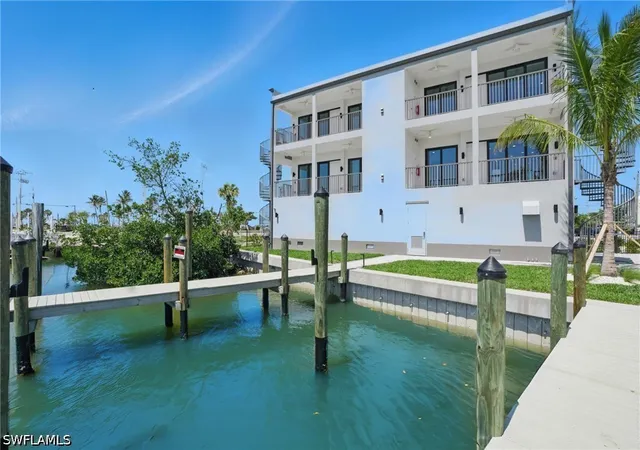 5th image of 855 Lagoon St, Fort Myers Beach, FL 33931