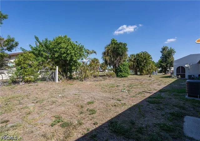 2nd image of 4608 Se 4Th Pl, Cape Coral, FL 33904
