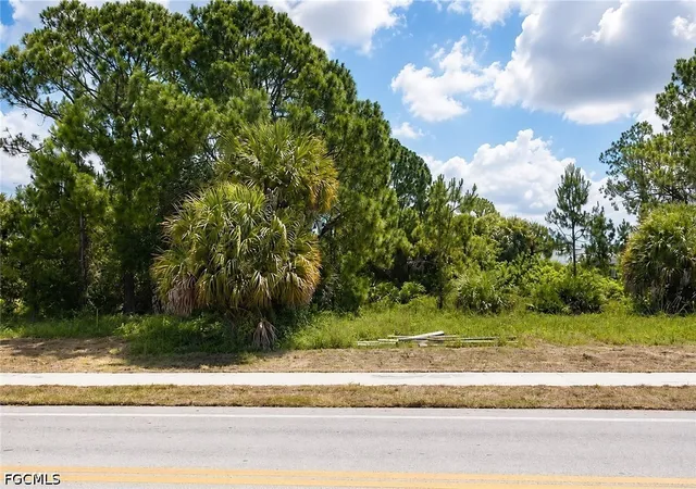 4th image of 137 Bell Blvd S, Lehigh Acres, FL 33974 | MLS# 2026022452