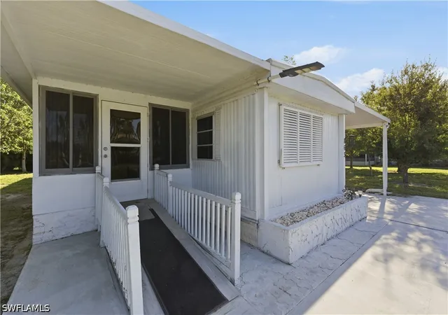 5th image of 863 Manatee Rd, Naples, FL 34114 | MLS# 226020102