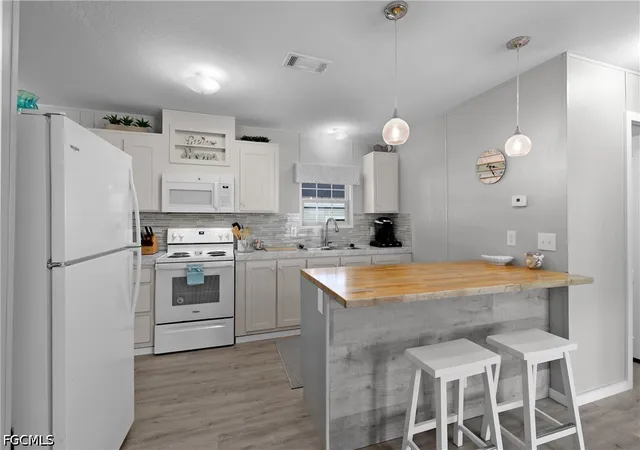 Photo 3 of Manufactured home for sale at 1747 Beverly Dr, Naples, FL 34114 | MLS# 2026022873 | Listing updated on 2026-10-01