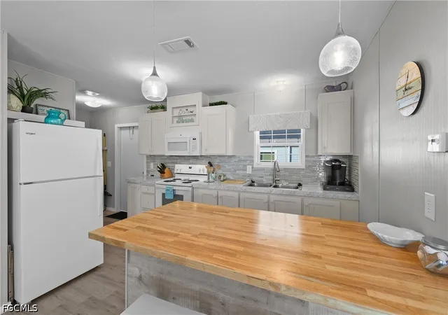 Photo 4 of Manufactured home for sale at 1747 Beverly Dr, Naples, FL 34114 | MLS# 2026022873 | Listing updated on 2026-10-01