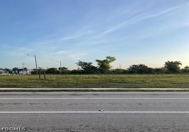 10th image of 727 Gleason Pkwy, Cape Coral, FL 33914 | MLS# 2026022978