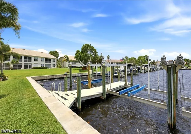 Listing Photo 5 - Condo for sale in building located at 275 Cays Dr, Naples, FL 34114 - Unit #2208