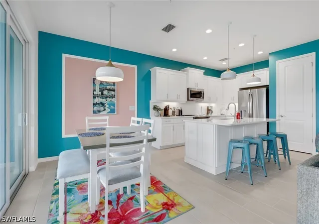 Listing Photo 4 - Condo for sale in building located at 2665 Seychelles Cir, Naples, FL 34112 - Unit #1907