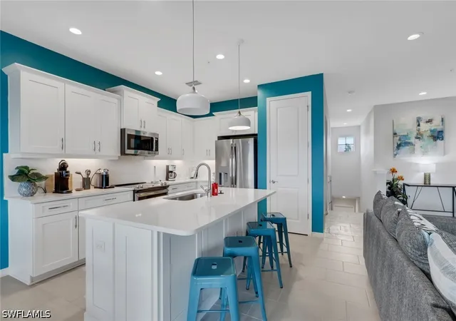 Listing Photo 5 - Condo for sale in building located at 2665 Seychelles Cir, Naples, FL 34112 - Unit #1907