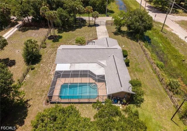 4th image of 22031 Edwards Dr, Alva, FL 33920 | MLS# 2026023085
