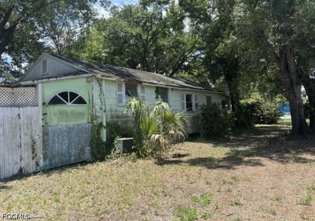 Photo 2 of Single family home for sale at 333 Bellair Rd, Fort Myers, FL 33905 | MLS# 2026023120 | Listing updated on 2026-07-30