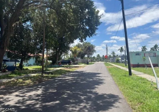 Photo 3 of Single family home for sale at 333 Bellair Rd, Fort Myers, FL 33905 | MLS# 2026023120 | Listing updated on 2026-07-30