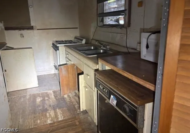Photo 4 of Single family home for sale at 333 Bellair Rd, Fort Myers, FL 33905 | MLS# 2026023120 | Listing updated on 2026-07-30