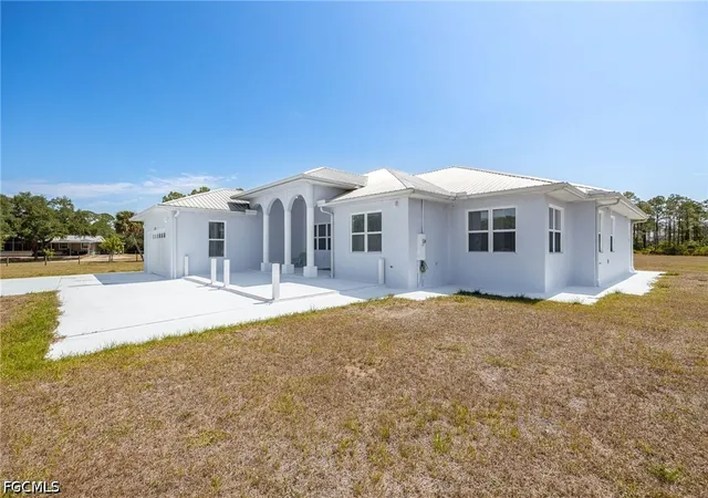Photo 3 of Single family home for sale at 1083 Pollywog Dr, Labelle, FL 33935 | MLS# 2026023123 | Listing updated on 2026-05-22