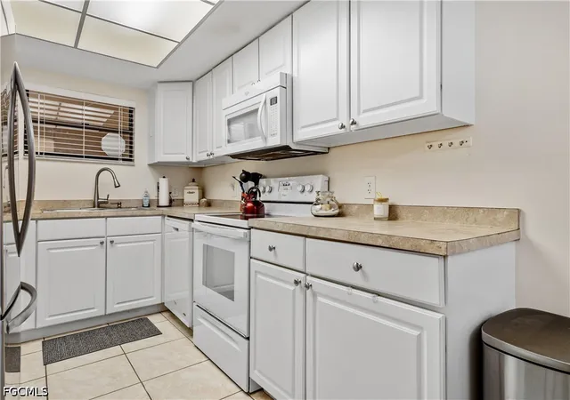 3rd image of 12501 Mcgregor Blvd, Fort Myers, FL 33919