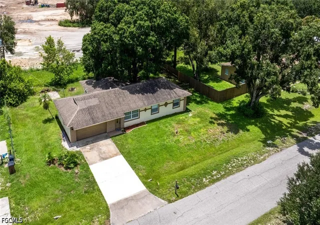 Photo 3 of Sale Pending at 2319 Barcelona Ave, Fort Myers, FL 33905 | MLS# 2026023258 | Listing updated on 2026-07-04