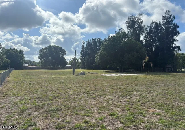 4th image of 7949 Mcdaniel Dr, North Fort Myers, FL 33917 | MLS# 2026023303