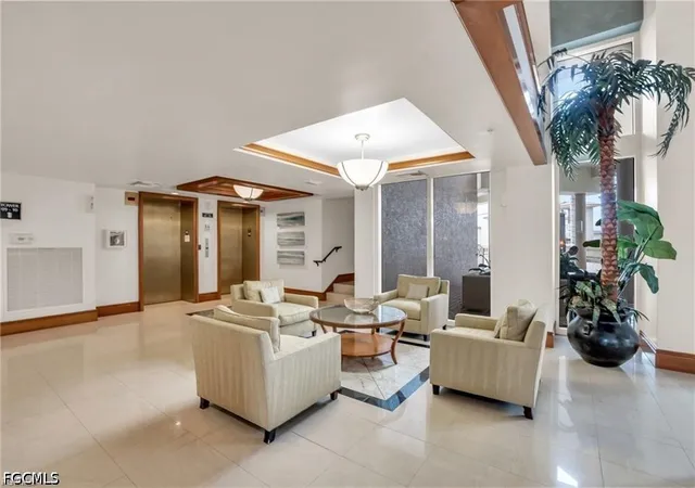 2nd image of 2090 W First St, Fort Myers, FL 33901