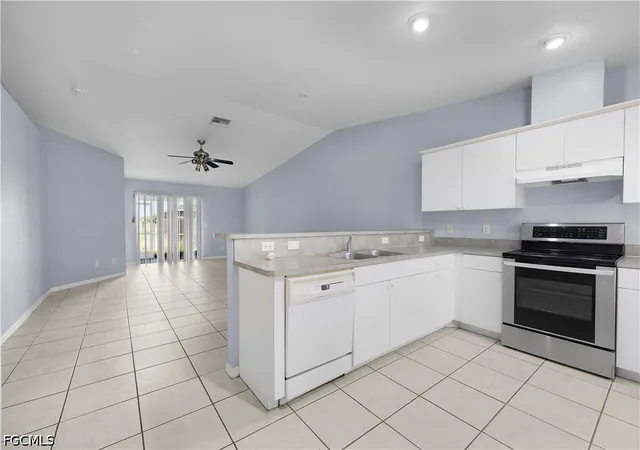 Photo 2 of Sale Pending at 524 Ne 24th Place, Cape Coral, FL 33909 | MLS# 2026023368 | Listing updated on 2026-07-04