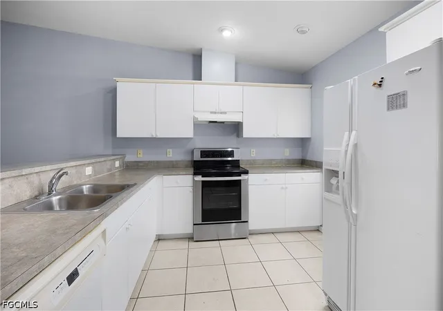 Photo 3 of Sale Pending at 524 NE 24th Place, Cape Coral, FL 33909 | MLS# 2026023368 | Listing updated on 2026-07-04