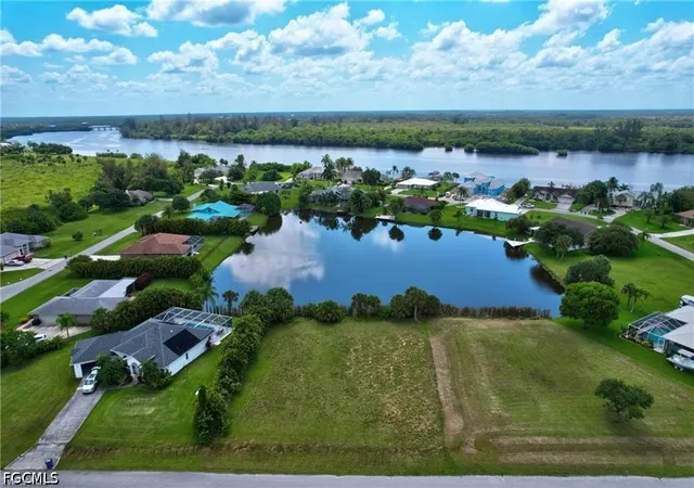 4th image of 17091 Waters Edge Cir, North Fort Myers, FL 33917 | MLS# 2026023439