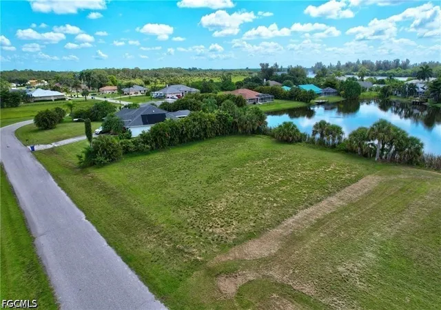 5th image of 17091 Waters Edge Cir, North Fort Myers, FL 33917 | MLS# 2026023439
