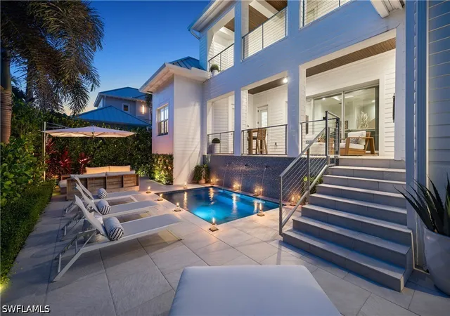1st image of 950 8th St S, Naples, FL 34102 | MLS# 226020603