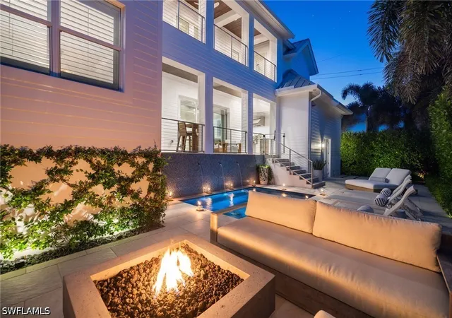 2nd image of 950 8th St S, Naples, FL 34102 | MLS# 226020603