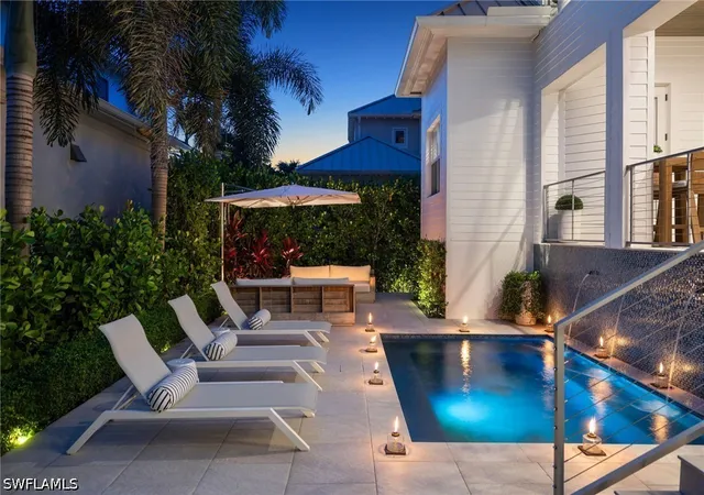 3rd image of 950 8Th St S, Naples, FL 34102 | MLS# 226020603