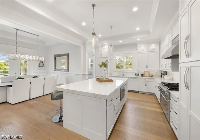 4th image of 950 8Th St S, Naples, FL 34102 | MLS# 226020603