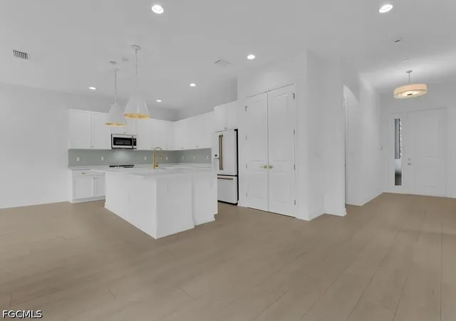 4th image of 20581 Fair Oak Ln, Estero, FL 33928 | MLS# 2026023548